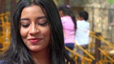 Bahçesi adlı genç kadın