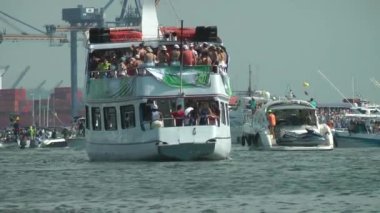 Yolcu Feribotunda Turistler