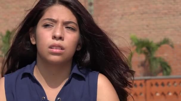 Les gens en colère en colère adolescent fille — Video