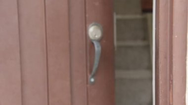 Kapıyı kapatma ve kilitleme