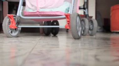 Tekerlekli bebek arabası