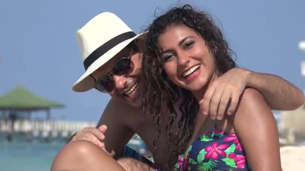 Persone che si divertono in vacanza — Video Stock