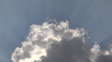 Bulutlar ışık ışınları