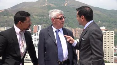 Belirtmiş suçlayarak iş erkek