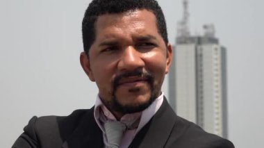 Kendine güvenen iş adamı veya girişimci