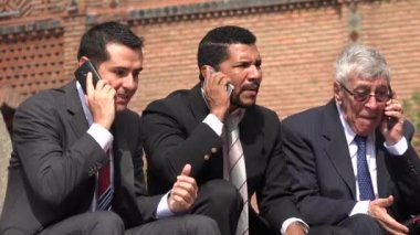 Cep telefonundan borsa sırasında panik konuşurken hisse senedi brokerleri