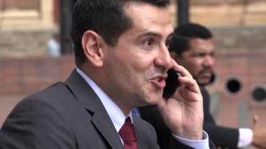 Telefonda iyi haber işitme iş adamı