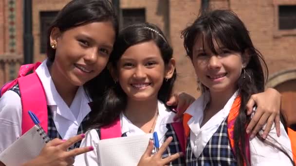 Sorrindo Happy School Girls — Vídeo de Stock