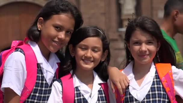 Sorrindo Jovens Escola Meninas — Vídeo de Stock