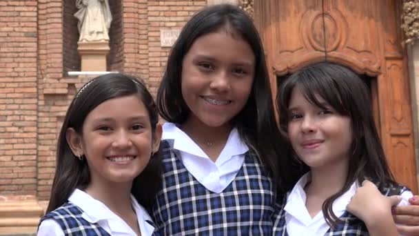 Escola meninas sorrindo feliz — Vídeo de Stock