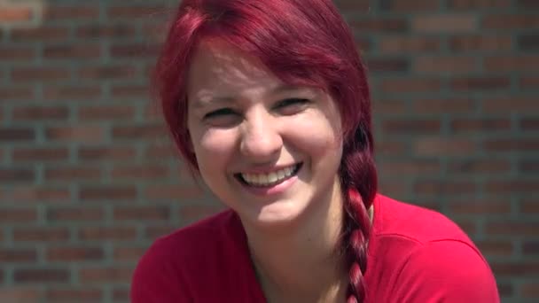 幸せの大喜びの十代の少女 — ストック動画