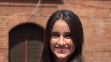 İnsanlar mutlu genç gülümseyen