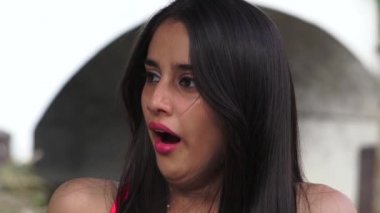 Sıkılmış yorgun ve uykulu genç