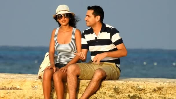 Tourist Couple Relaxing Near Ocean — Stock Video