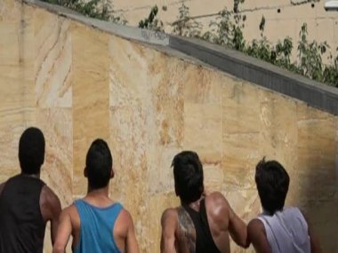 Şehirdeki bir grup genç.