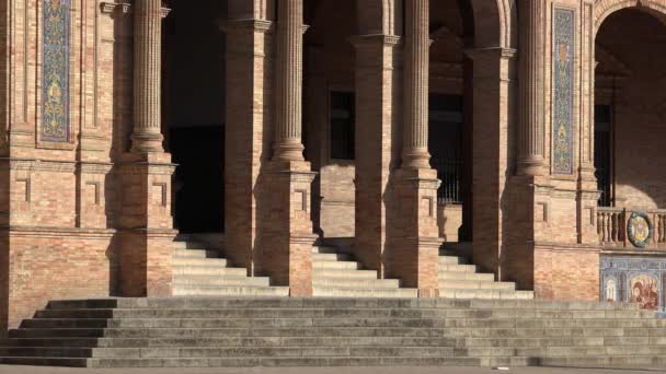 Columnas y escaleras de palacio o biblioteca — Vídeos de Stock