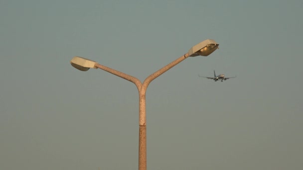 Street Lamp and Airplane — стоковое видео