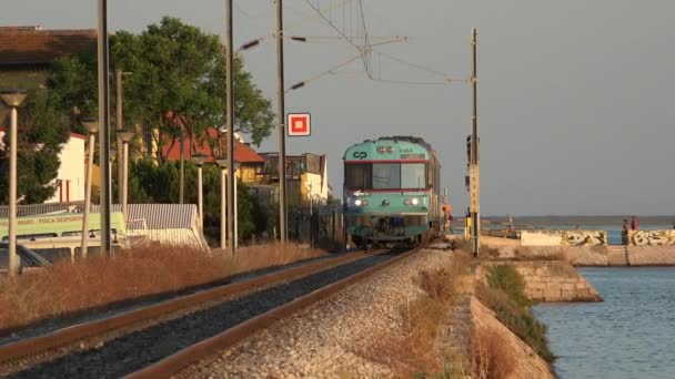 Tren Cercanías Pista — Vídeo de stock