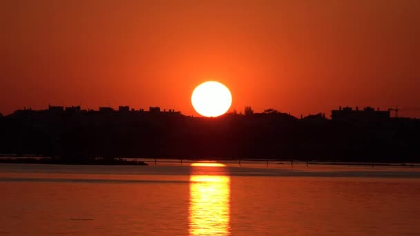 Coucher de soleil du soir à l'océan — Video