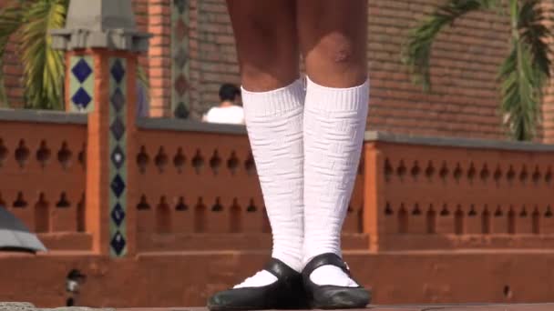 Piedi e gambe di giovanissima ragazza Dancing — Video Stock