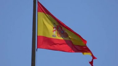 İspanya bayrağı ile bayrak direği