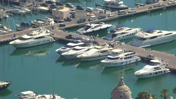 Luxus jacht kikötőben — Stock videók