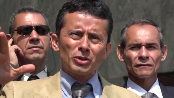 Líder político hispânico falando — Vídeo de Stock