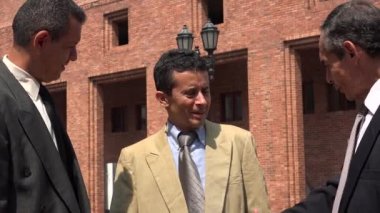 El sıkışan ve iş arkadaşı tebrik iş adamı