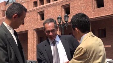 El sıkışan ve iş arkadaşı tebrik iş erkek