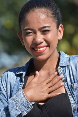 Bir Filipinli Kadın ve Takdir