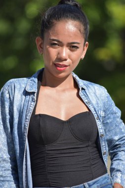 Duygusuz Güzel Çeşitli Bir Kadın Kadın