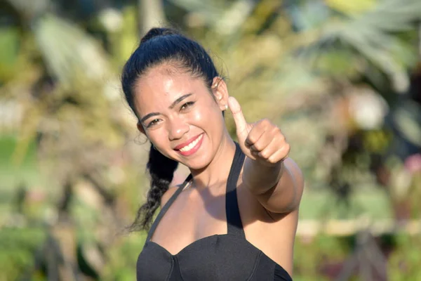 Uma Jovem Filipina Feminina Feliz — Fotografia de Stock