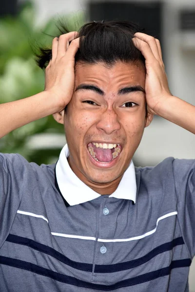 Стрессовый Симпатичный Азиатский Мужчина — стоковое фото