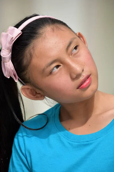 一个沉着的年轻的亚洲女青年 — 图库照片
