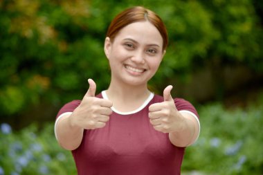 Gururlu Çeşitli Yetişkin Kadın