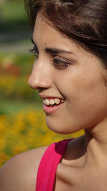 Mutlu Çekici Perulu Kadın