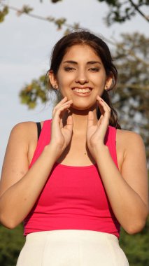 Çekici Perulu Kadın ve Mutluluk