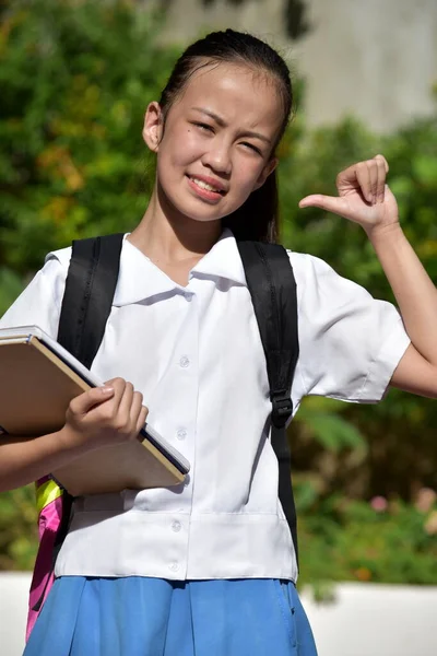 Confiante Jovem Filipina Pessoa Com Livros Escolares — Fotografia de Stock