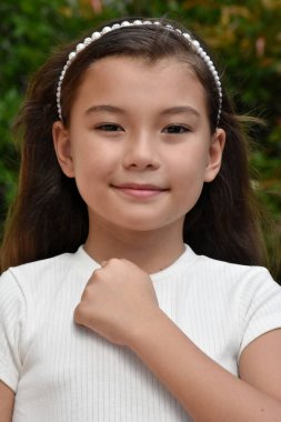 Gururlu bir Filipinli Kadın Çocuk Kapanışı