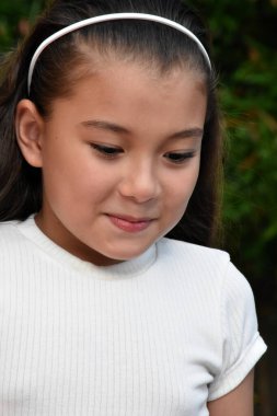 Küçük bir çocuğun portresi. Yakın çekim.