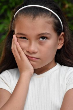 Kafası Karışık Güzel Azınlık Çocuk Kapanışı