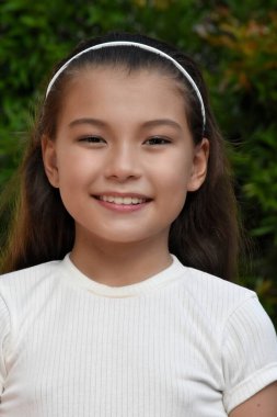 Gülümseyen Şirin Filipinli Kadın Kapanışı