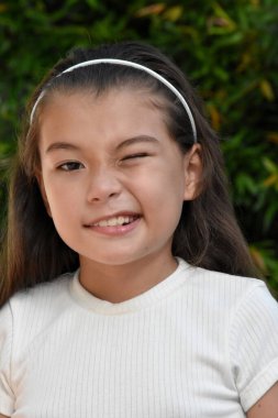 Göz Kırpan Şirin Çeşitli Bir Kız Kapanışı