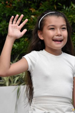 Dost Canlısı Azınlık Kadın Çocuk