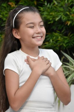 Umut dolu Güzel Asyalı Bir Kişi