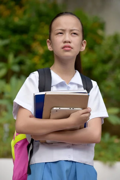 Egy Aranyos Ázsiai Lány Tanul Csodálkozva — Stock Fotó