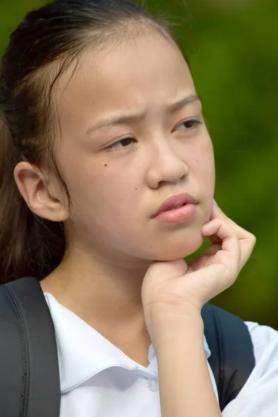 Gadis Sekolah Dan Kebingungan Dengan Buku Catatan — Stok Foto