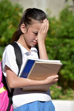 Güzel Asyalı Bayan Öğrenci ve Kitaplı Başarısızlık