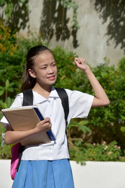 Exitosa Hermosa Filipina Estudiante Usando Uniforme Escolar Con Libros Escolares — Foto de Stock