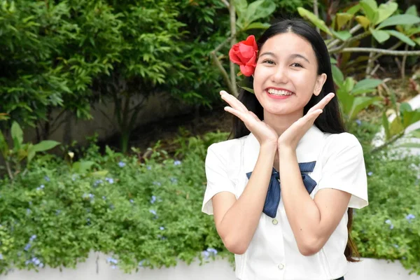 Bastante Asiático Hembra Felicidad Usando Escuela Uniforme Rojo Flor —  Fotos de Stock